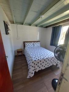 Postel nebo postele na pokoji v ubytování Chalé Pé na Areia