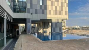 Apartment in Abu Dhabi for rent内部或周边的泳池