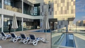 Apartment in Abu Dhabi for rent内部或周边的泳池