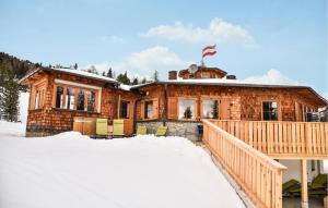 Budova, kde se apartmán nachází + 26 fotografií