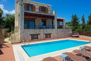 Bazén v ubytování Villa Petalouda Stunning Villa in Tragaki Zante nebo v jeho okolí