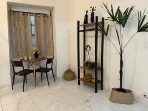 a living room with a table and chairs and a plant at São Francisco Aparts in Salvador +5 photos