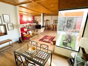 Posezení v ubytování Luxury Banana Haven Villa with pool by CanaryScape