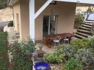 O grădină în afara Les fontaines de Panama