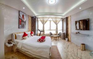 Giường trong phòng chung tại Hotel Robot