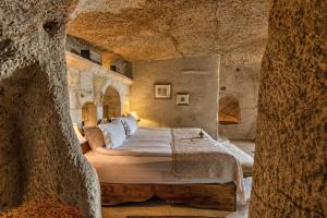 A bed or beds in a room at MUSEUM HOTEL - Relais & Châteaux
