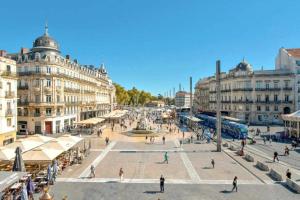 a city square with a fountain and buildings at Ecusson - Centre Historique in Montpellier