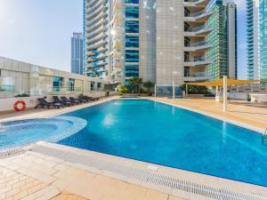Bazén v ubytování The 'Mallorca' Condo - JBR Beachfront Stay nebo v jeho okolí