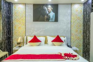 Giường trong phòng chung tại Hotel Robot