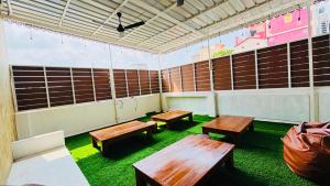 Khu vực ghế ngồi tại BUNK HUB hostel