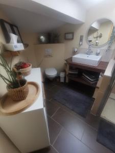 a bathroom with a sink and a toilet at Ferienwohnung Uchtelfangen in Illingen +8 photos