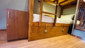 Giường trong phòng chung tại BUNK HUB hostel