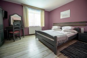 Postel nebo postele na pokoji v ubytování Pensiunea La Despani + 37 fotografií