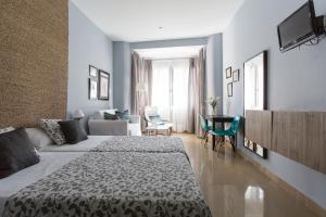 a hotel room with a bed and a desk at Apartamentos Diaber Edificio Constitución in Seville