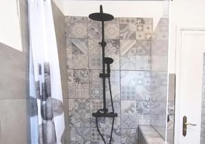 a shower in a bathroom with a tile wall at Appartamento ZOIA in Crevacuore