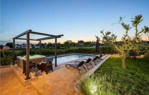 Bazén v ubytování Villa Luna Sol nebo v jeho okolí