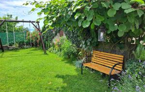 Vonkajšia záhrada v ubytovaní 2 Bedroom Nice Home In Matulji