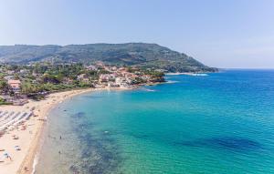 Naturlandskabet i nærheden af feriehuset + 24 billeder