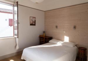 Postel nebo postele na pokoji v ubytování L'escale Surf Hostel - Auberge de jeunesse