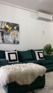 Χώρος καθιστικού στο Sanctuary Aparthotel-AC-Garden- Solar-Wi-Fi -Firepit-Park-Carport