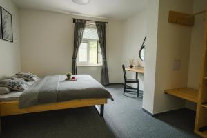 Posteľ alebo postele v izbe v ubytovaní Treehouse Apartments
