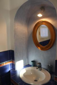 A bathroom at Niriedes Villas