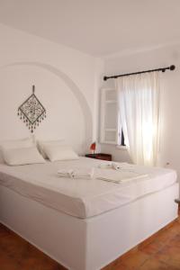 A bed or beds in a room at Niriedes Villas