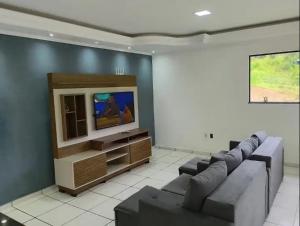 Et tv og/eller underholdning på Chácara bela vista