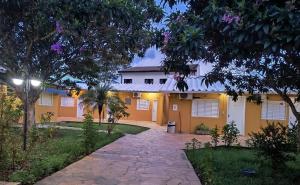 a house with a pathway in front of it at Unibarão Hotel -Próximo as Universidades Unicamp-Puc-Hospitais -Bancos-Restaurantes-Praça Capital -Shopping Dom Pedro - Expo dom pedro-Ceasa in Campinas