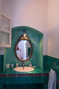 A bathroom at Niriedes Villas