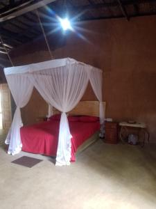 Postel nebo postele na pokoji v ubytování Kataragama Clay House Yala