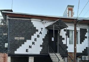 Hoone, kus hostel asub