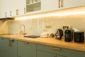 a kitchen with a counter top with a sink at Ophir Apartment Central in Cluj-Napoca