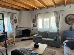 Posedenie v ubytovaní Cozy Corfu Bungalow 5 minutes to Aqualand