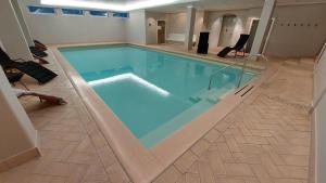 Bazén v ubytování Hotel Cristallo nebo v jeho okolí