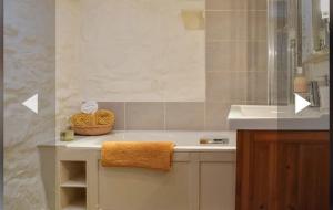 Koupelna v ubytování Glovers cottage private hot tub and super king + 9 fotografií