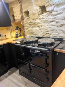 Kuchyň nebo kuchyňský kout v ubytování Glovers cottage private hot tub and super king