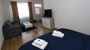 Ein Bett oder Betten in einem Zimmer der Unterkunft Kokavská izba - Apartmány