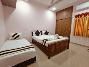 Φωτογραφία από το άλμπουμ του The Whiteglow Elite στην Τσενάι +30 φωτογραφίες