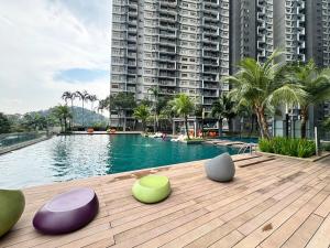Bazén v ubytování Peaceful 3BR 2B with Pool 10pax Wangsa Maju near Wangsa Walk nebo v jeho okolí