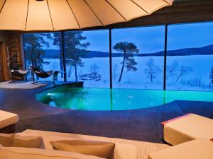 Πισίνα στο ή κοντά στο Villa Aurorastone, Lapland, Finland