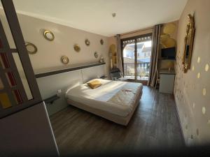 Postel nebo postele na pokoji v ubytování Hôtel Restaurant Le chanel