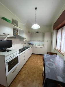 A kitchen or kitchenette at Via Capri 4 Még 16 kép