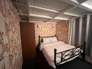 Postel nebo postele na pokoji v ubytování Avocado Accommodations