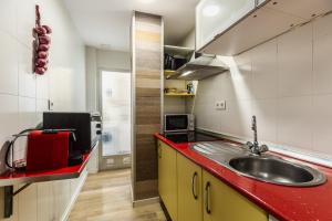 a kitchen with a sink and a red counter top at Sendero del Veleta by Now Granada in Cenes de la Vega
