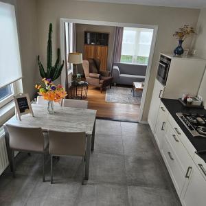 O bucătărie sau chicinetă la Cottage Heuvelland