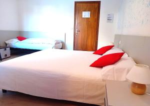 Rúm í herbergi á Hotel B&B Lorenzini Ski