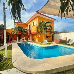 Bazén v ubytování Hotel Caribe nebo v jeho okolí