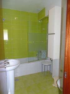 Ένα μπάνιο στο Loft Dúplex O Viñal