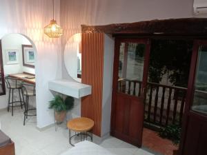 a room with a door and a table and a table at hospedaje luna azul in Santa Marta